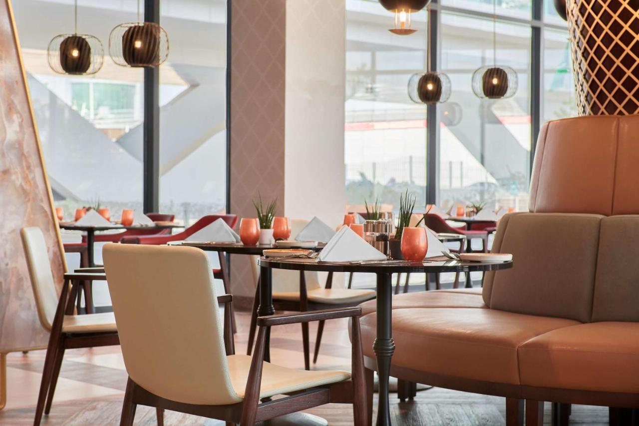 Radisson Blu Hotel Riyadh Convention And Exhibition Center Exteriér fotografie The restaurant