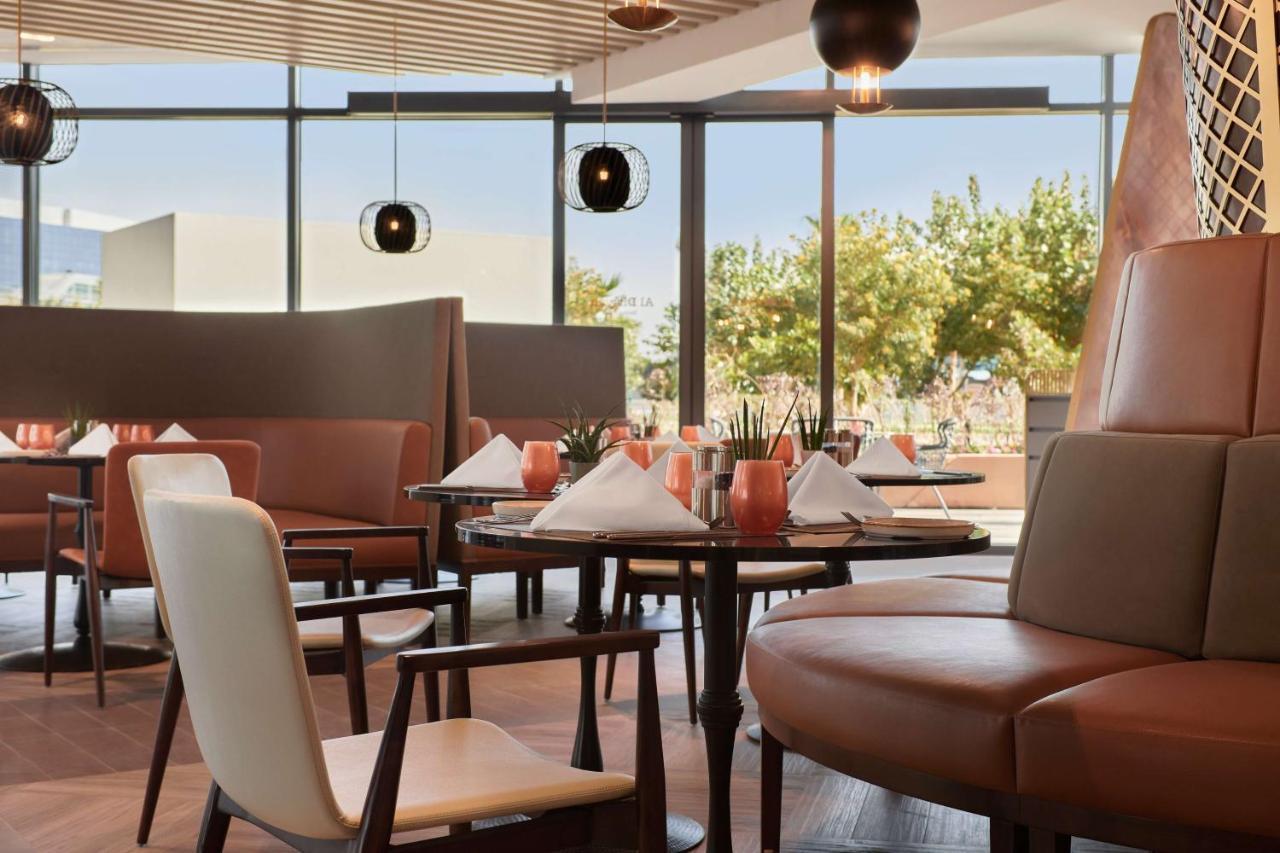 Radisson Blu Hotel Riyadh Convention And Exhibition Center Exteriér fotografie The restaurant