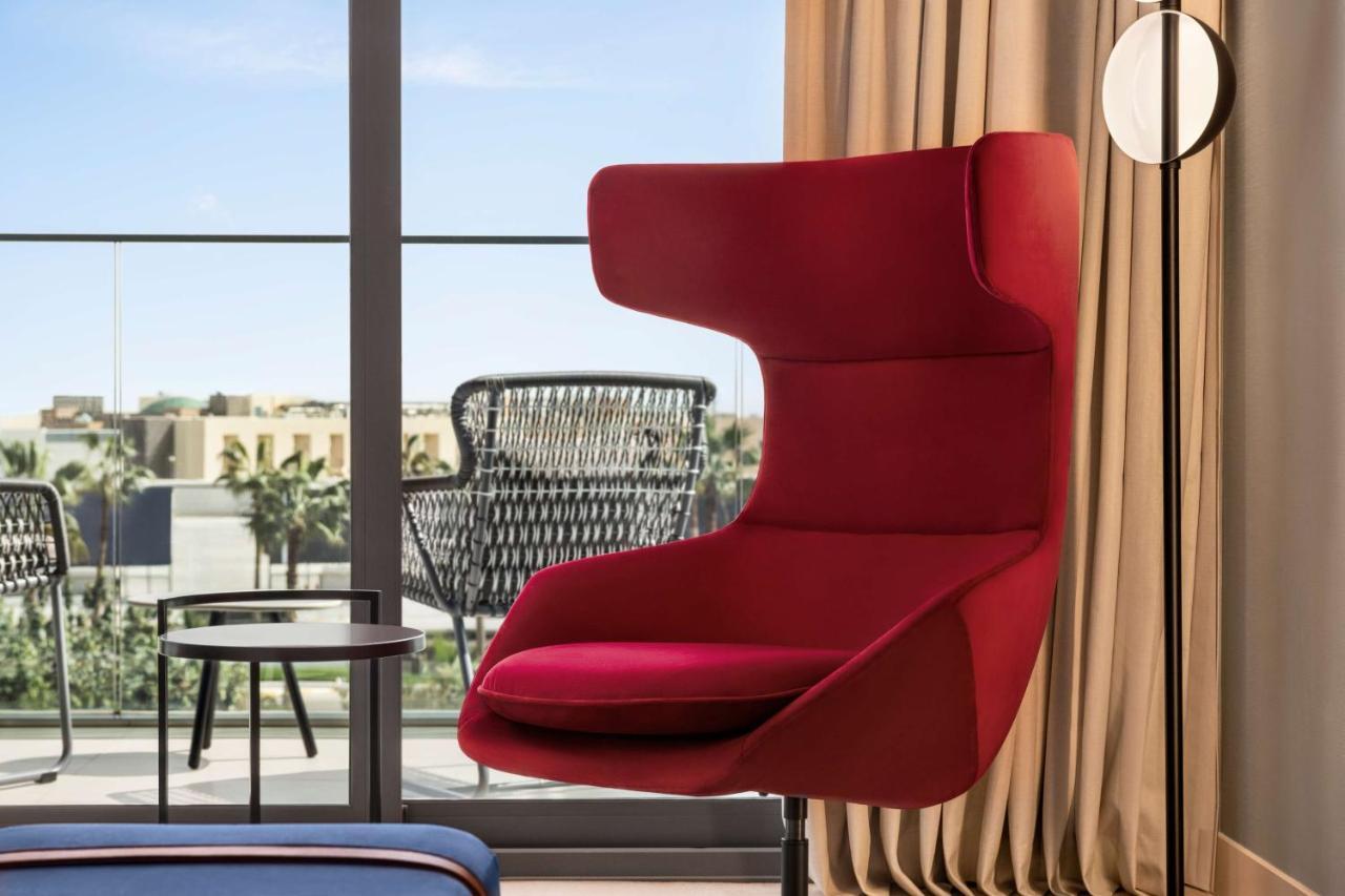 Radisson Blu Hotel Riyadh Convention And Exhibition Center Exteriér fotografie The DIVA armchair