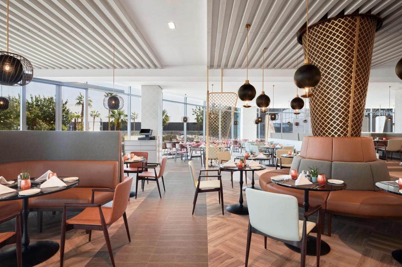 Radisson Blu Hotel Riyadh Convention And Exhibition Center Exteriér fotografie The restaurant