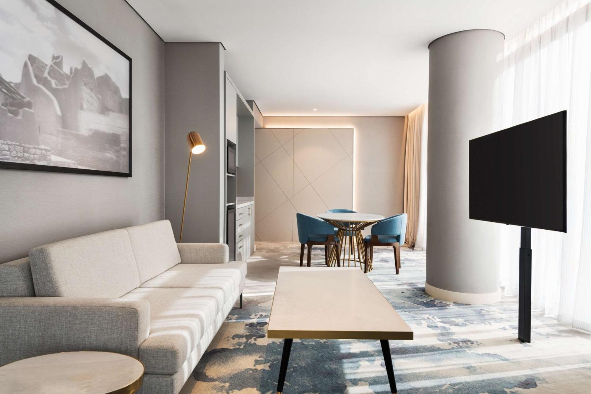 Radisson Blu Hotel Riyadh Convention And Exhibition Center Exteriér fotografie A suite at the hotel