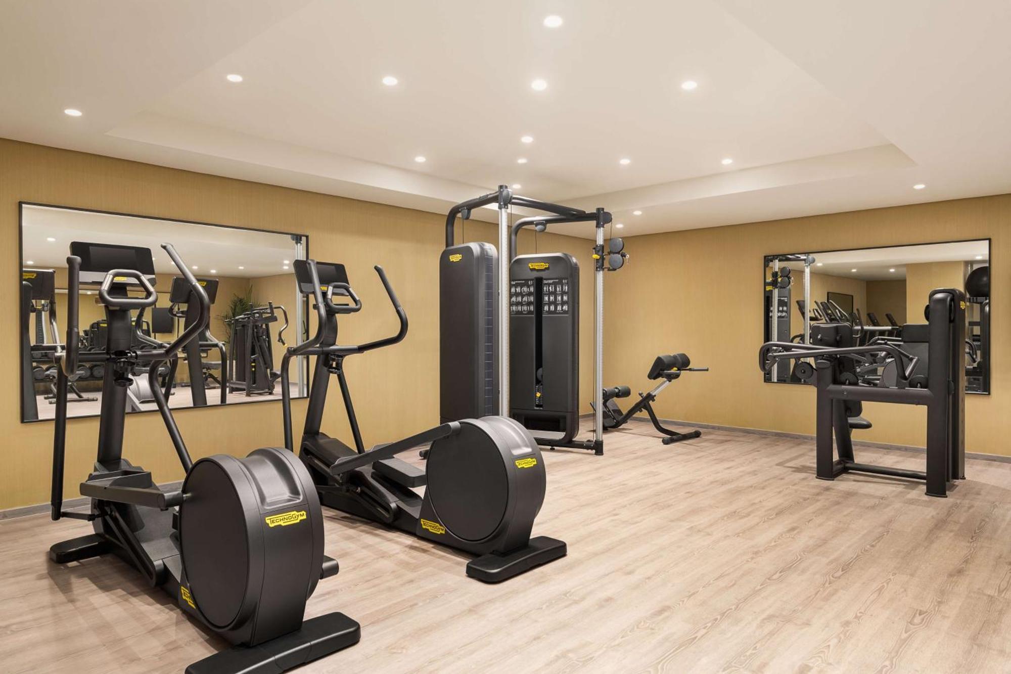 Radisson Blu Hotel Riyadh Convention And Exhibition Center Exteriér fotografie The gym at the hotel