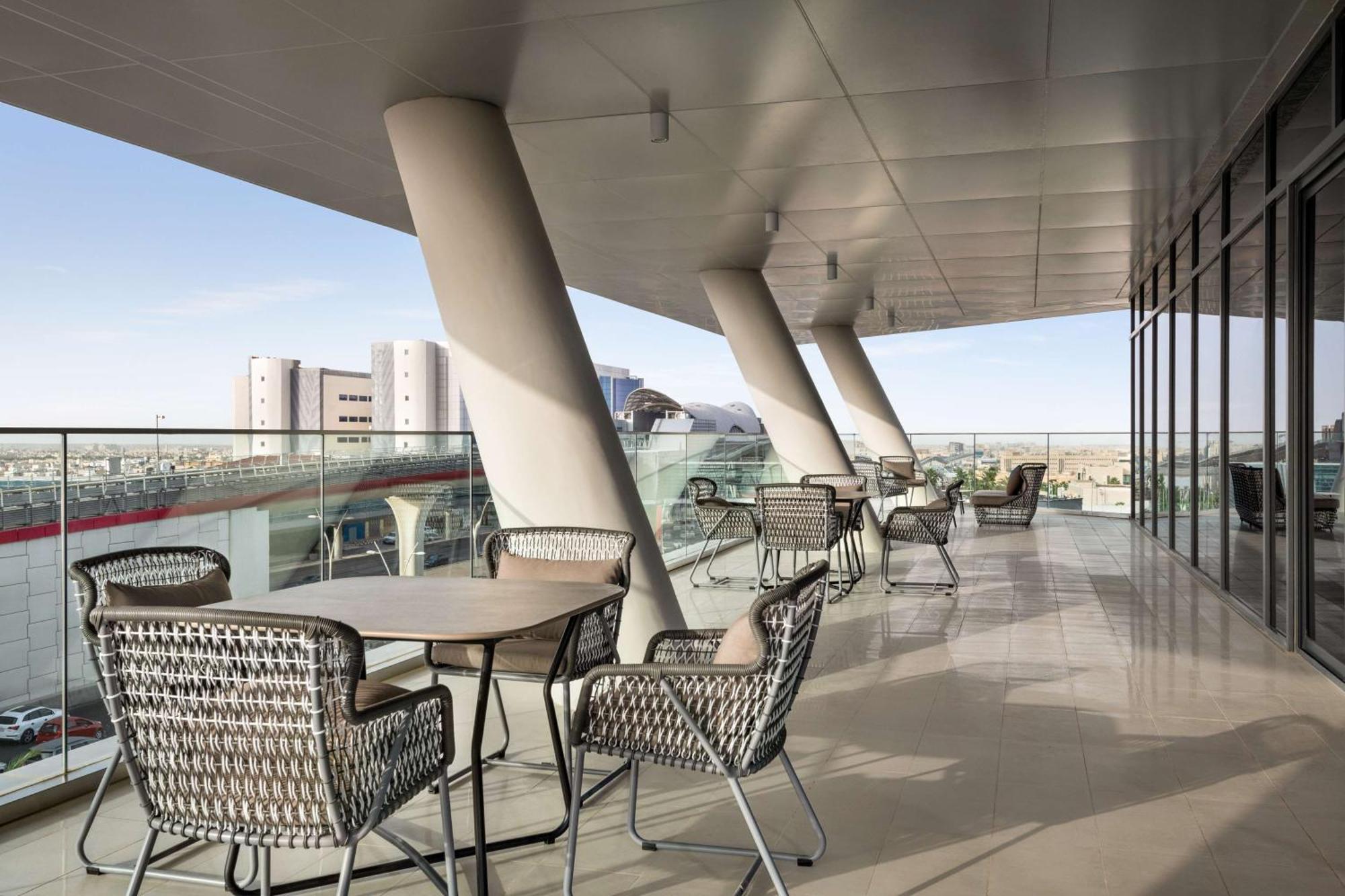 Radisson Blu Hotel Riyadh Convention And Exhibition Center Exteriér fotografie The Sky Bar