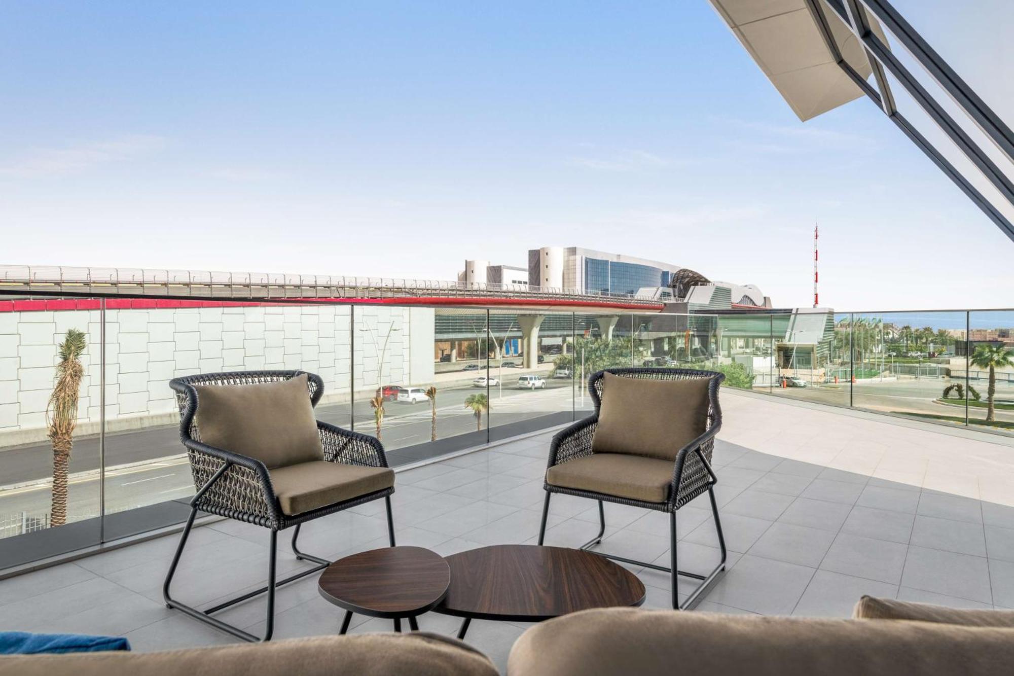 Radisson Blu Hotel Riyadh Convention And Exhibition Center Exteriér fotografie The Sky Bar
